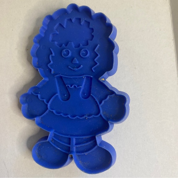 BOBBS MERRILL vintage Raggedy Ann and Andy Cookie Cutter Set - Picture 2 of 4